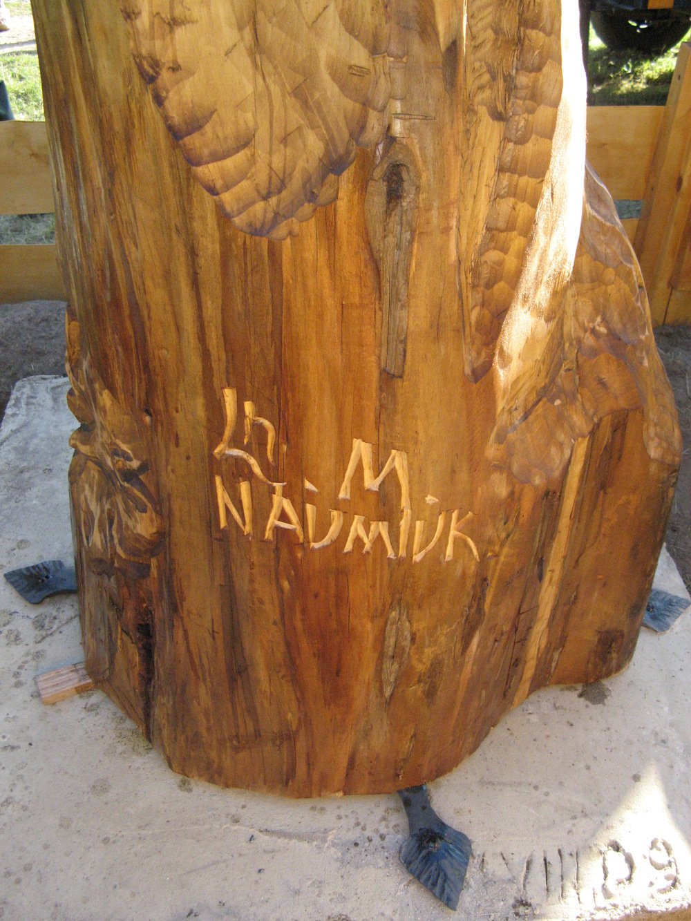 2009-08-21 instalacja pomnika W. Puchalskiego; zdjęcie Adam Malesiński.