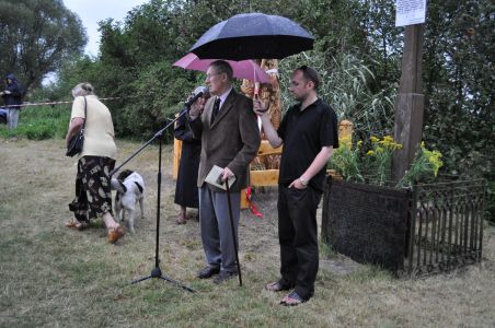 2009-08-22 Uroczyste odsłonięcie pomnika; przemawia Leszek Kruszewski