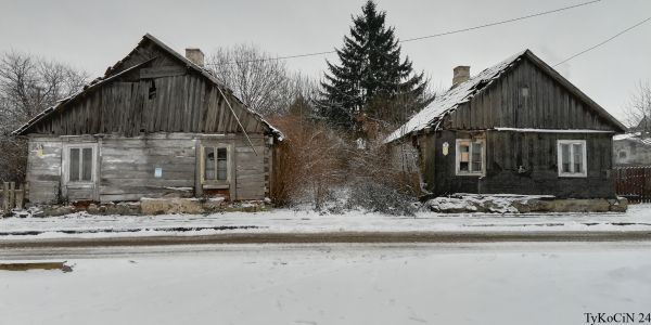 niszczeją te fajne domki; co na to Towarzystwo Opieki nad zabytkami i włodarze Tykocina? Chyba nie podzielą losu młyna elektrycznego na ul. Zagumiennej?!