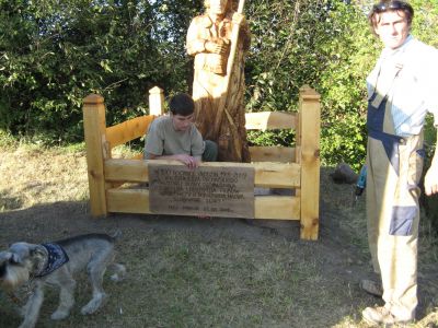 2009-08-21 instalacja pomnika W. Puchalskiego; zdjęcie Adam Malesiński.