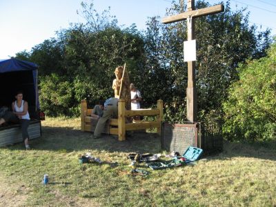 2009-08-21 instalacja pomnika W. Puchalskiego; zdjęcie Adam Malesiński.