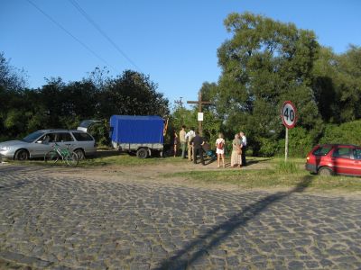 2009-08-21 instalacja pomnika W. Puchalskiego; zdjęcie Adam Malesiński.