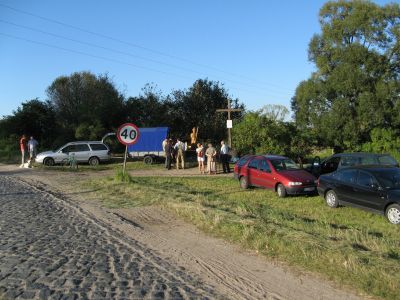2009-08-21 instalacja pomnika W. Puchalskiego; zdjęcie Adam Malesiński.