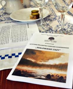 Wernisaż wystawy "Malowanie ciszy" Dariusza GumowskiegoGaleria Sztuki i Smaku "Opowieści z Narwi"